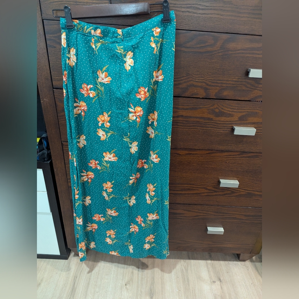 Forever 21 Floral Teal Skirt With Orange Flowers Size Medium. NWOT